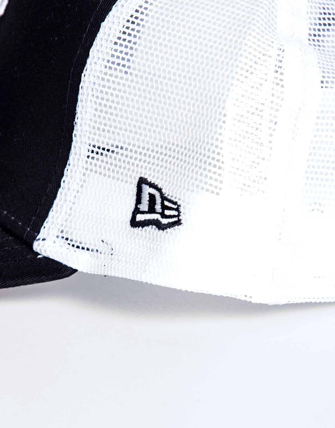 New York Yankees Clean Trucker Cap